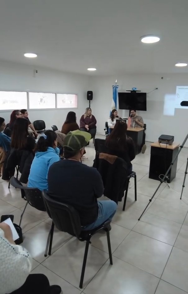 El reciente taller “Dimensiones subjetivas de la adopción” se convirtió en un valioso punto de encuentro para familias que hoy atraviesan procesos de guarda y personas que proyectan comenzar este camino.